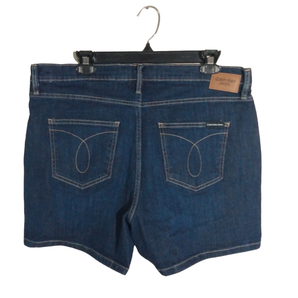 NWT Calvin Klein Jeans Dark Wash High Rise Denim Shorts Size 16/33 - Picture 3 of 8